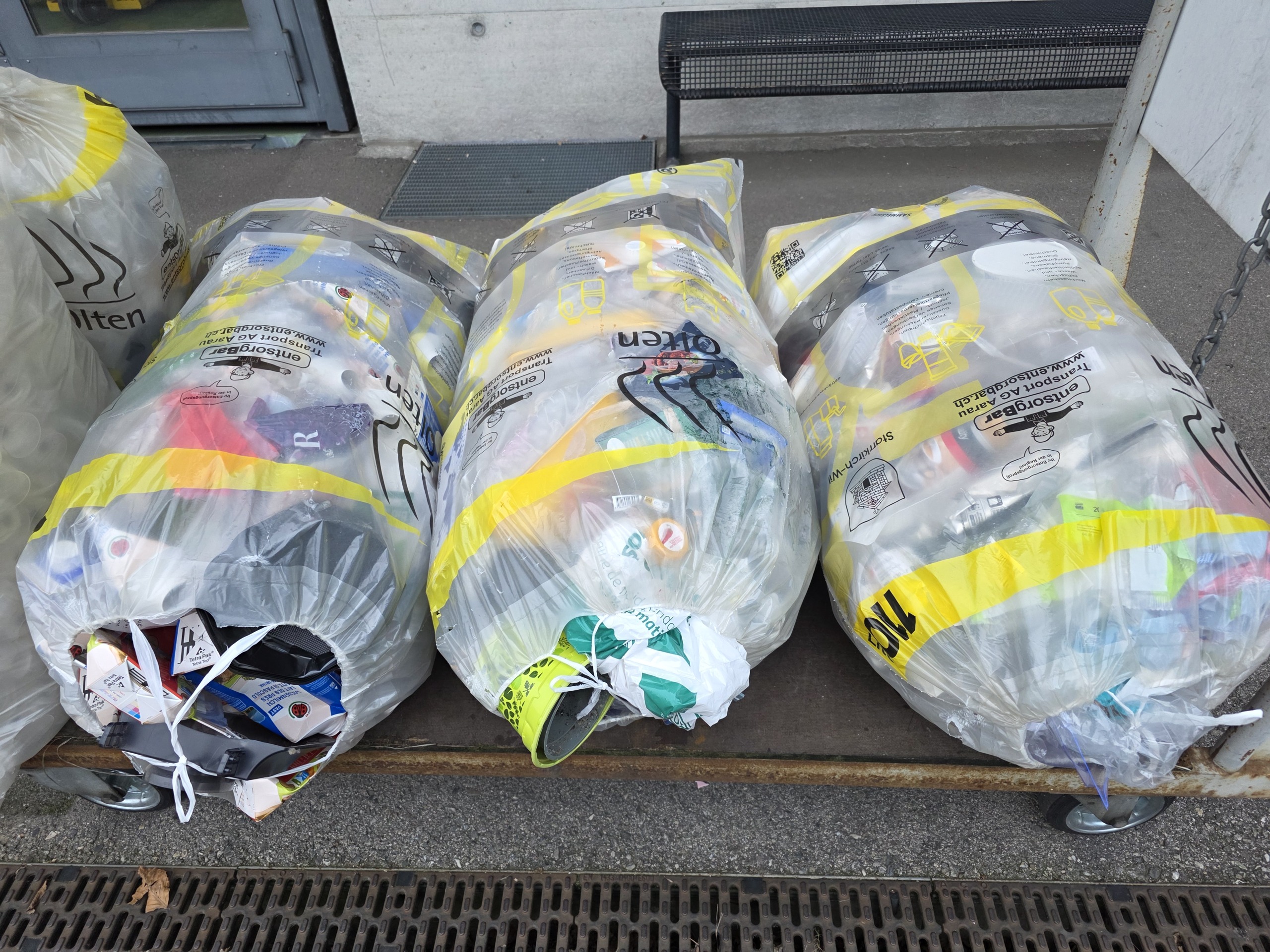 kunststoff-sammelsaecke.jpg kunststoff-sammelsaecke.jpg